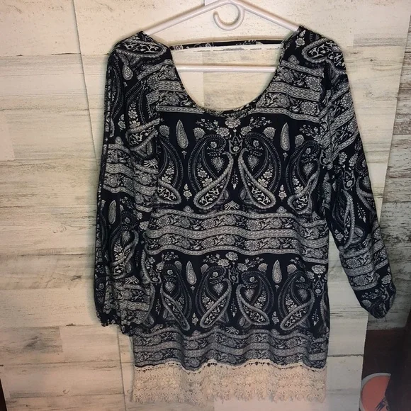 Rue21 blue and white lace graphic dress open sleeves knee length size large​​ - Picture 10 of 11